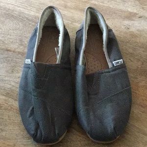 TOMS Grey & Tan Classic Flats Sheepskin Size 8.5